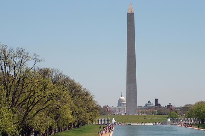 Washington Monument hinter Reflection Pool